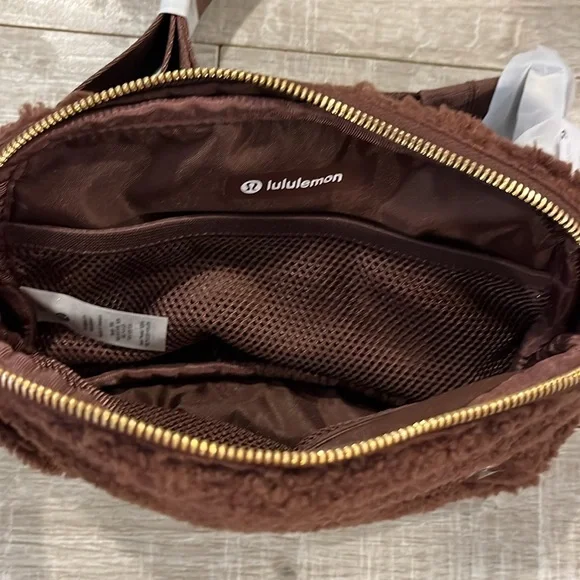 Lululemon NWT Everywhere Fleece Belt Bag brown with gold hardware - Picture 4 of 6